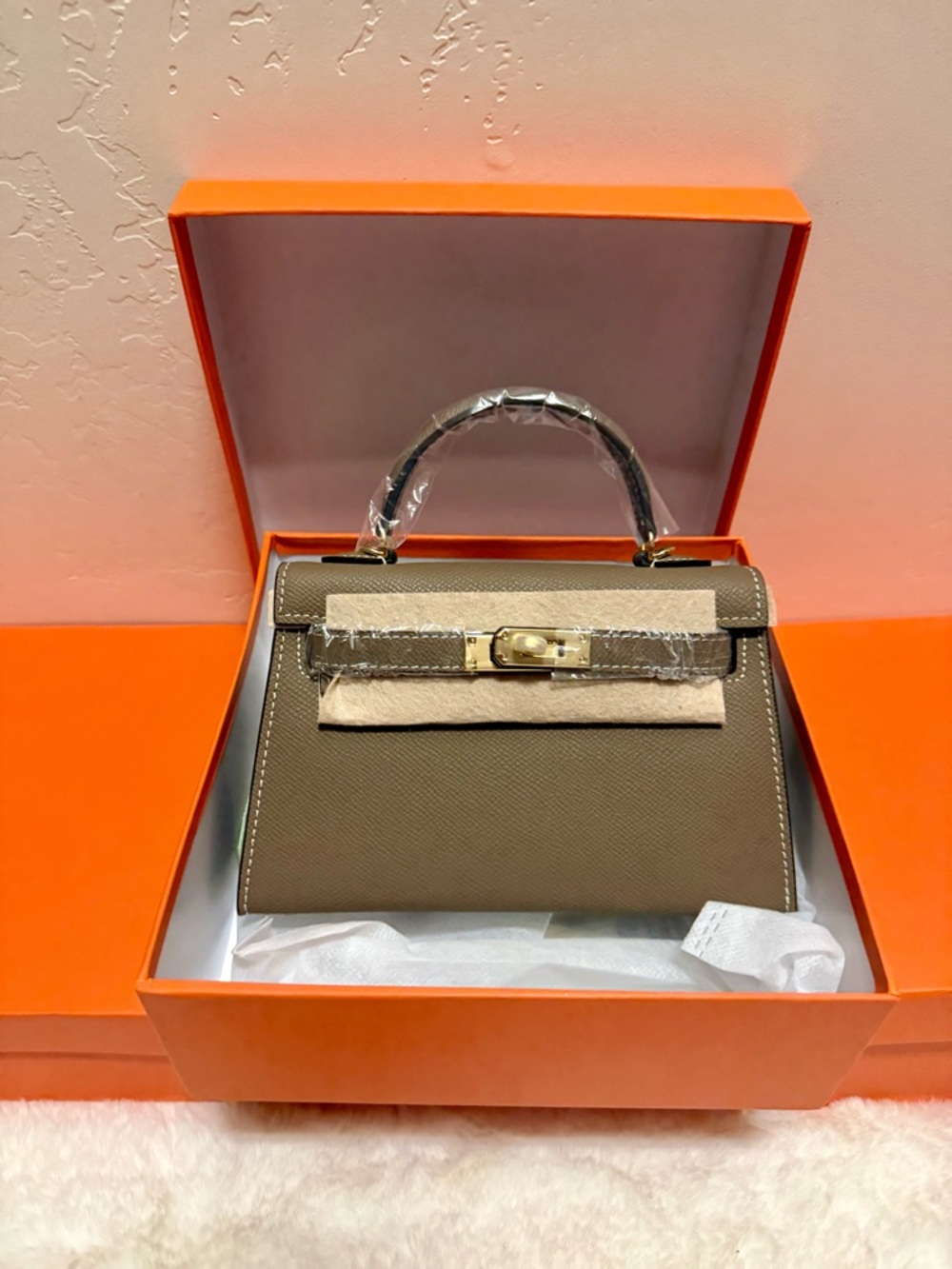 Elegant Top-Grain Leather Women's Bag - Taupe with Gold Hardware - 19 cm